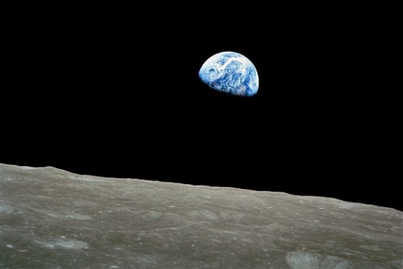 "Amanecer de la Tierra" fotografía tomada durante la misión Apolo 8